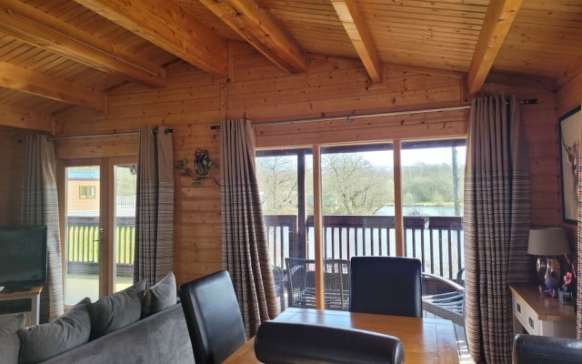 Immaculate 2-bed Lodge Next To Lake