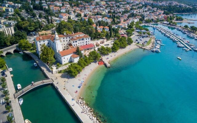 Apartments Manoy