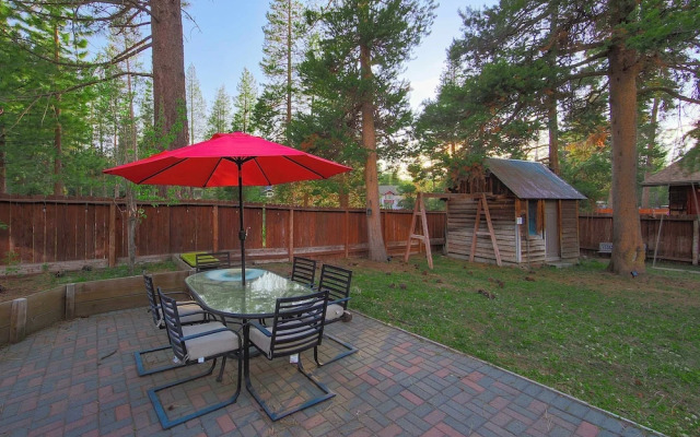 Dancing Bear Cabin Pet Friendly, Sleeps 4, Totally Cute!
