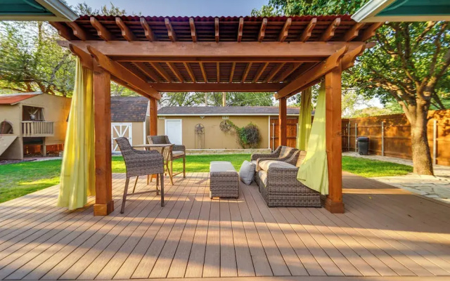 Lovely Lubbock Home w/ Furnished Deck & Grill