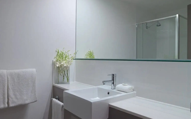 Travelodge Hotel Melbourne Docklands