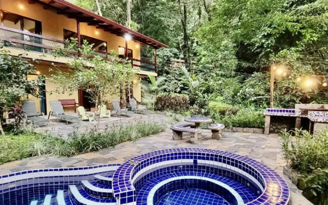 Toucan Villa Family Home w Private Pool Garden AC
