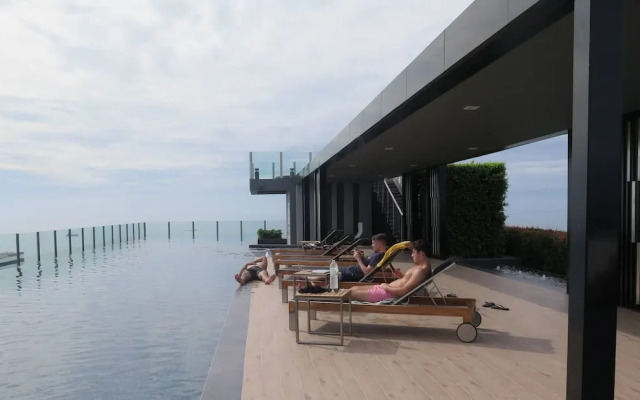 The Base Central Pattaya - 1 bdr Condo With Pool