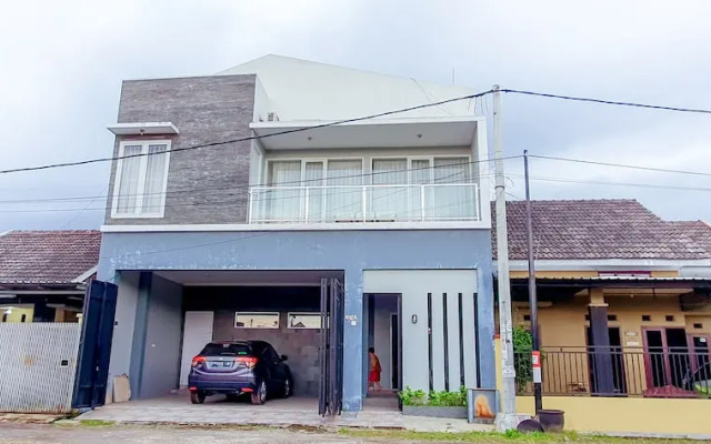 Villa Mangli Monochrome Syariah by eCommerceloka