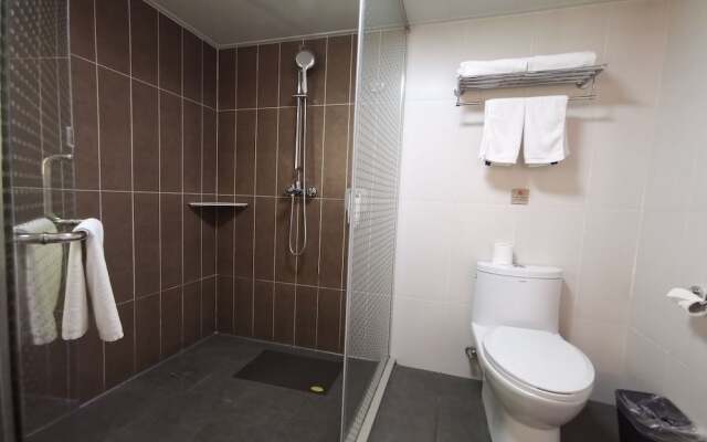 ibis Tianjin Railway Station Hotel