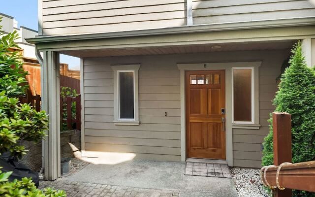 Seattle Vacation Home: Life's A Game