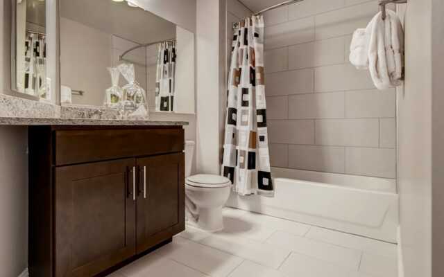 Global Luxury Suites at Harbor Point