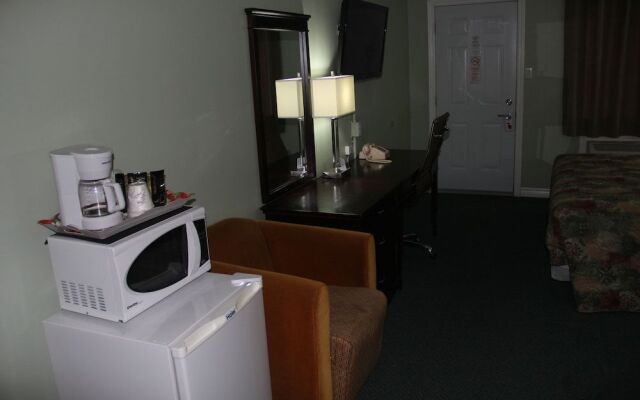 Perth Plaza Inn & Suites