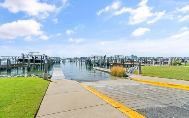 Phoenix on the Bay 1228