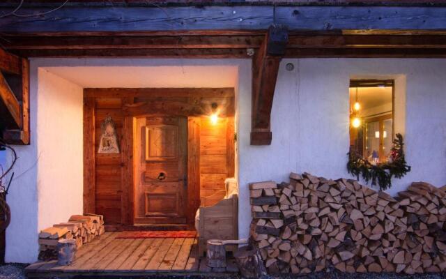 Warm & Cosy 3BR Chalet w/ Fireplace in Nature