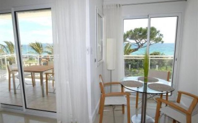 Stunning 2 Bed, 2 Bath Apt On The Cannes Sea Front Has Swimming Pool And Is A Secure Modern Building 464