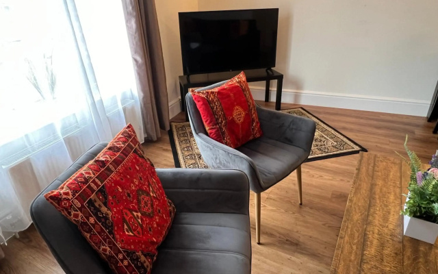 Beautiful 2b Apt in the Heart of Glastonbury.