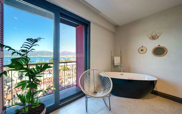 Reddoors Suites