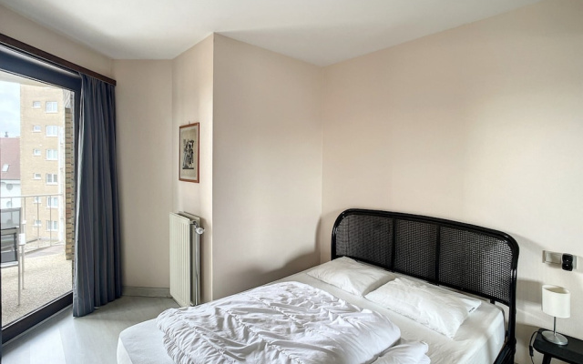 Apartment Near Albert Beach With Terrace