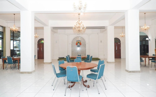 RedDoorz Plus at Hotel Surya Solo