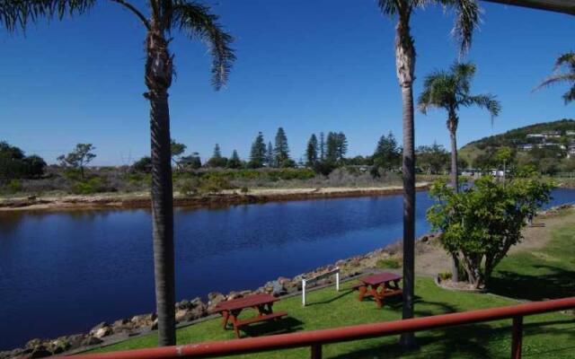 Beachfront 6, 25 Willow Street