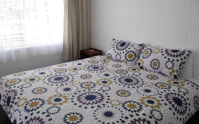 Raglan Palm Beach Motel