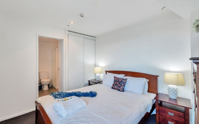 Spacious 2BR CBD Apartment Balcony