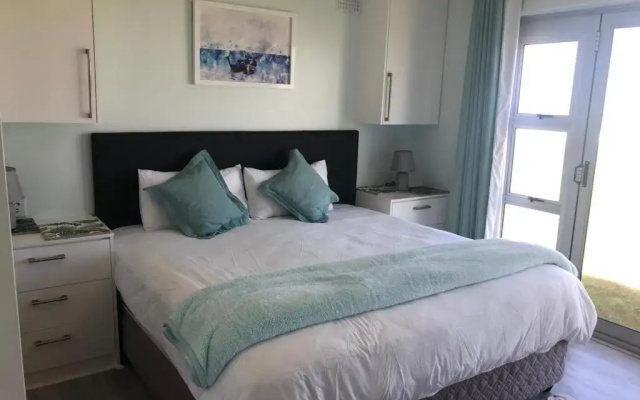 Hermanus Beach Club - St Tides House 19