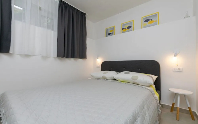Apartment Seafront Tambaca