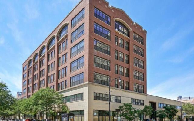 Spacious and Luxurious 3br/2ba near McCormick Place with optional parking