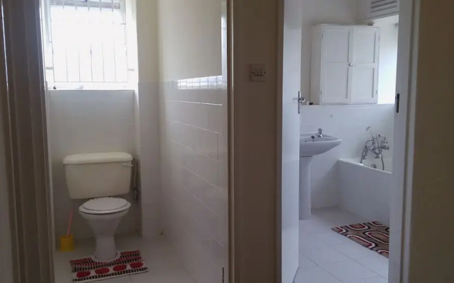 Lolos Elegant Three Bedroom Apartment