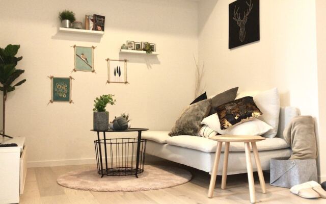Cozy Apartment with Riverside Views
