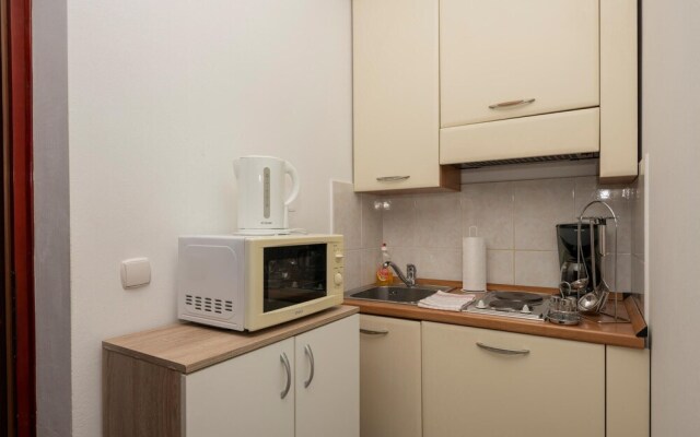 Amazing Apartment in Tucepi With Wifi