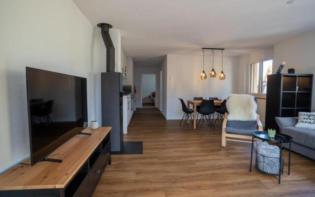 Chuenislodge1 Neu, grosse Terrasse & Designerofen, prächtige Aussicht