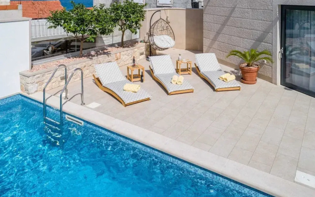 Villa Stone Pearl - Two Bedroom Holiday House With Pool