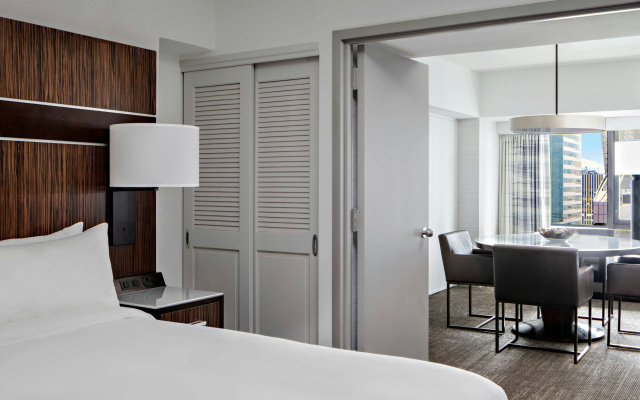 New York Marriott Marquis - Image 3