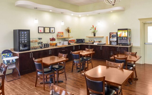 Days Inn & Suites Whitecourt