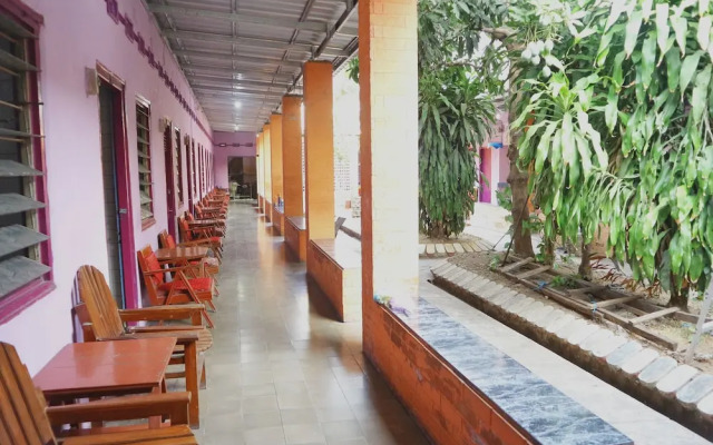 OYO Life 1972 Aman Family Inn Syariah