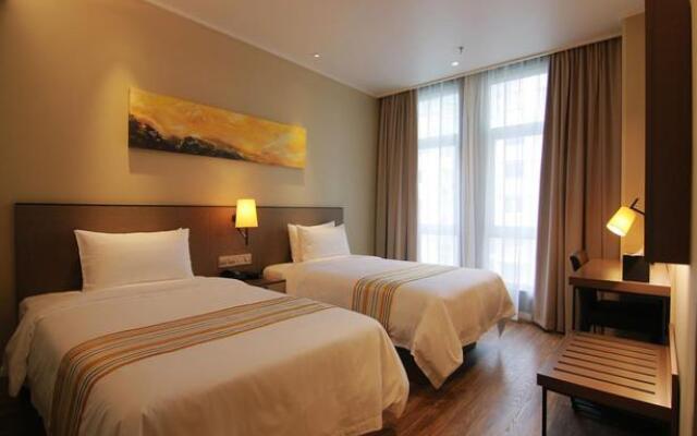 Отель Homeinn Plus Shanghai People Square East Jinling Road