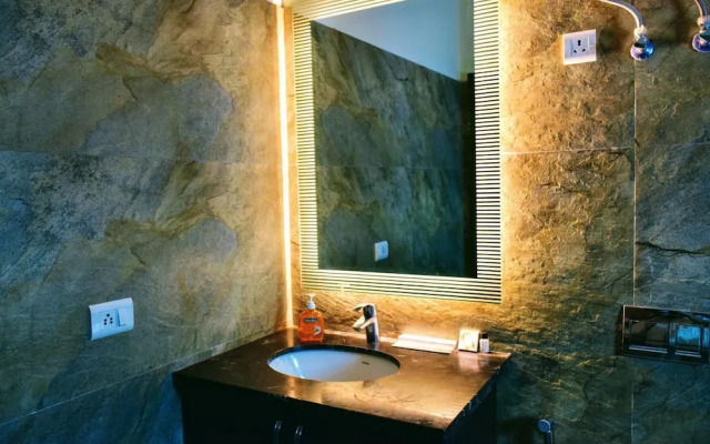 When In Gurgaon - Service Apartments Next to Artemis Hospital