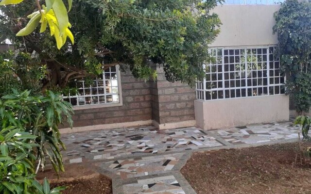 Lux suites Utawala Family House