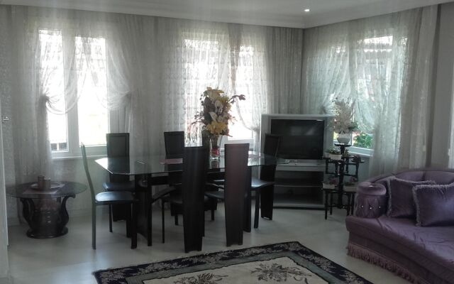 Turquoise Family Suites Apartment