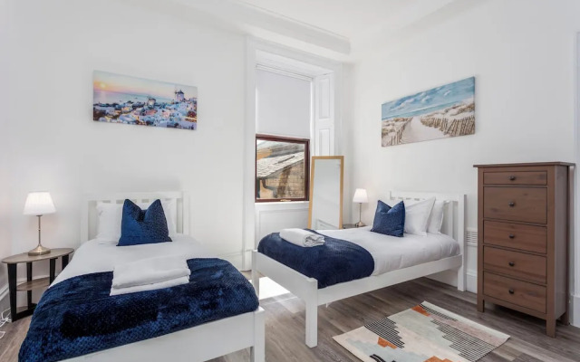 St Meddans Mews - Donnini Apartments