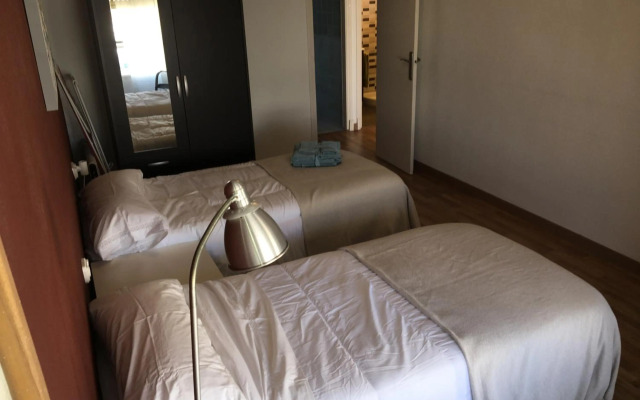 4 BEDROOMS -SENECA Center Apartment