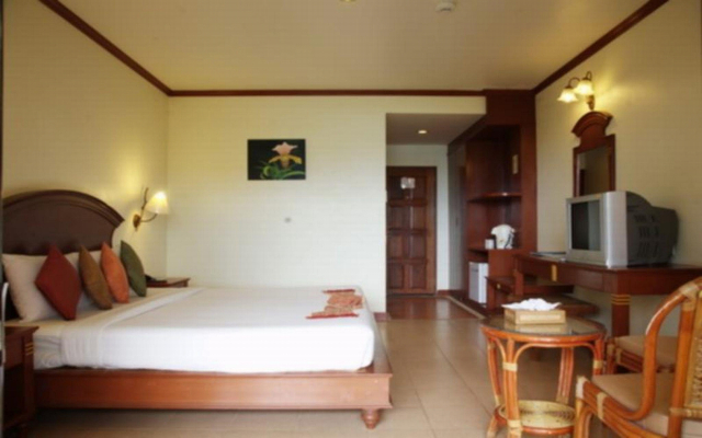 Lanta Casuarina Beach Resort