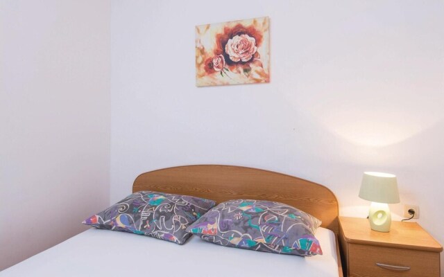 Nice Apartment in Kuciste-perna With 1 Bedrooms and Wifi