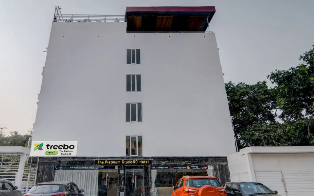 Super OYO Townhouse OAK The Platinum Studio 50