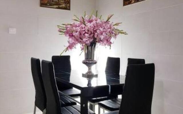 One Sierra 5 Bedrooms Semi D