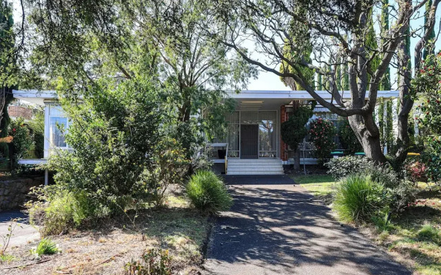 StayAU Spacious 6BR McKinnon Pool Home