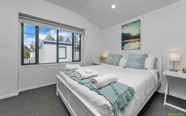 Parnell Gem w/ Balcony & Parking Near Arena
