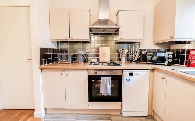 2 Bed Apartment in Russell Square