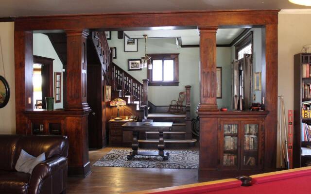 Marble Hill Inn