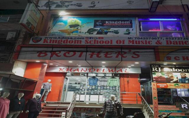 Oyo 80615J A K Continental