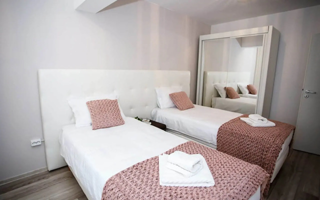 Metropolitan Iassium Luxury Suites