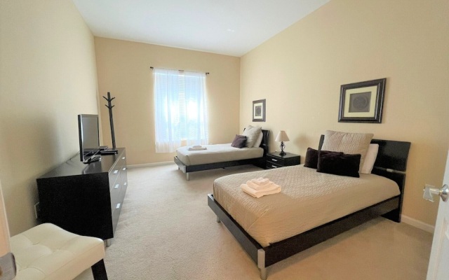 Universal Studio's Area Apt by CozyKey